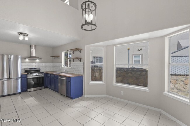 Building Photo - 12425 Red Sun Dr