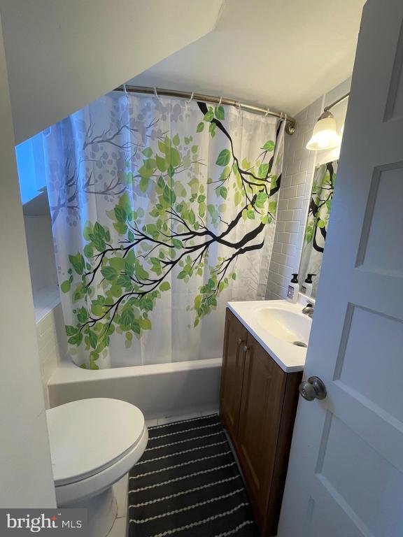 Building Photo - 3211 Varnum St