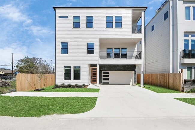 Primary Photo - 3005 Hawkins St