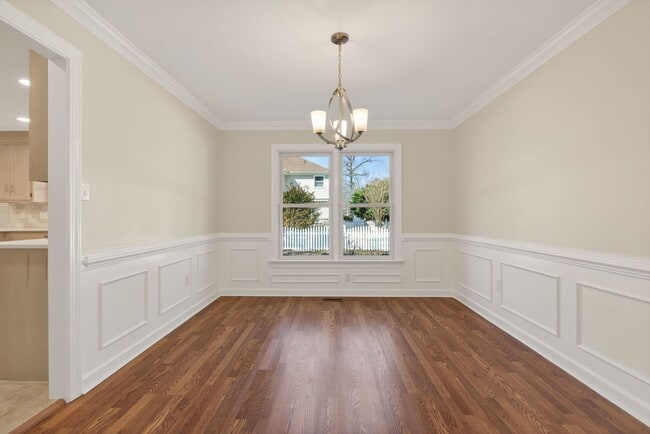 Building Photo - 5 Bed, 2.5 Bath Home in the Heart of Red Mill Farms