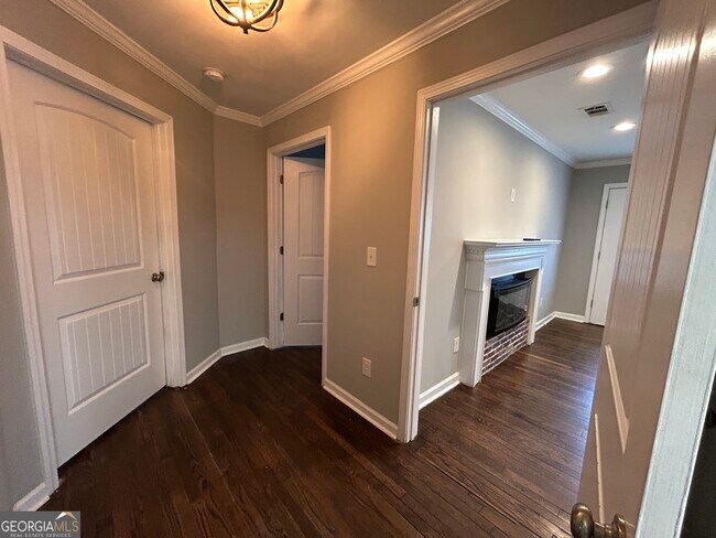 Building Photo - 3 Indianola Dr