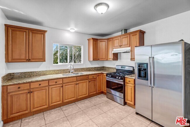 Primary Photo - 5319 1/2 Normandie Ave