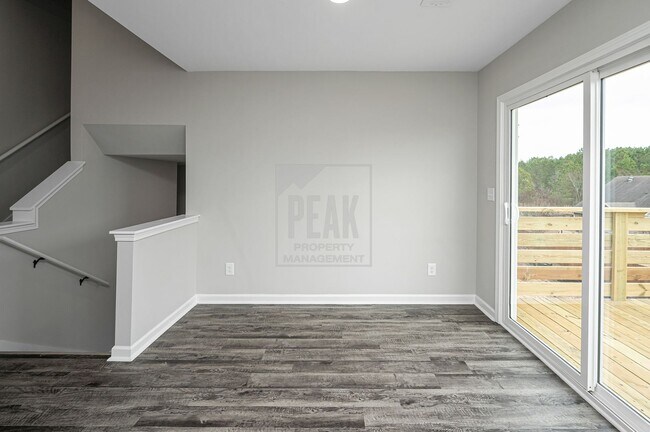 Building Photo - 390 Woodland Cir