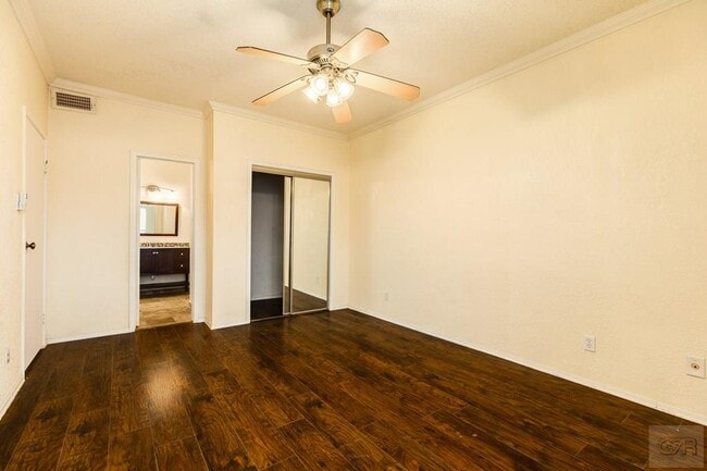 Building Photo - 921 Marine Dr