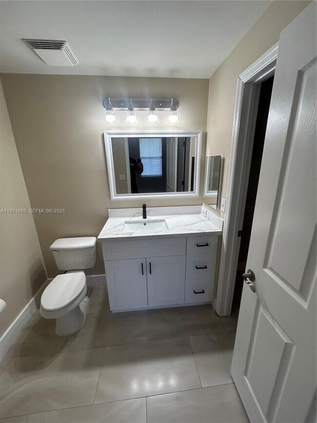 Building Photo - 2032 Alta Meadows Ln