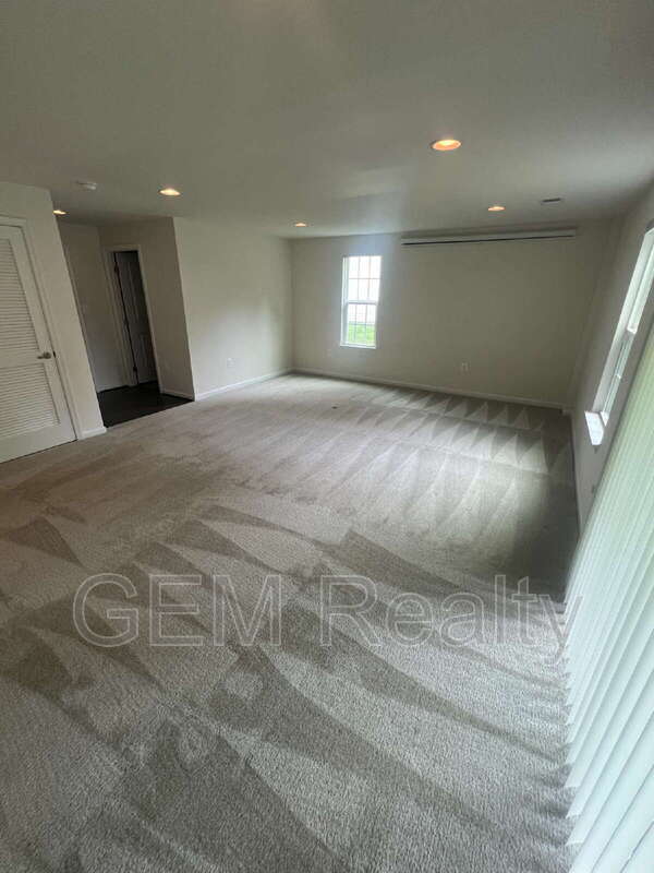 Building Photo - 1642 Dorothy Ln