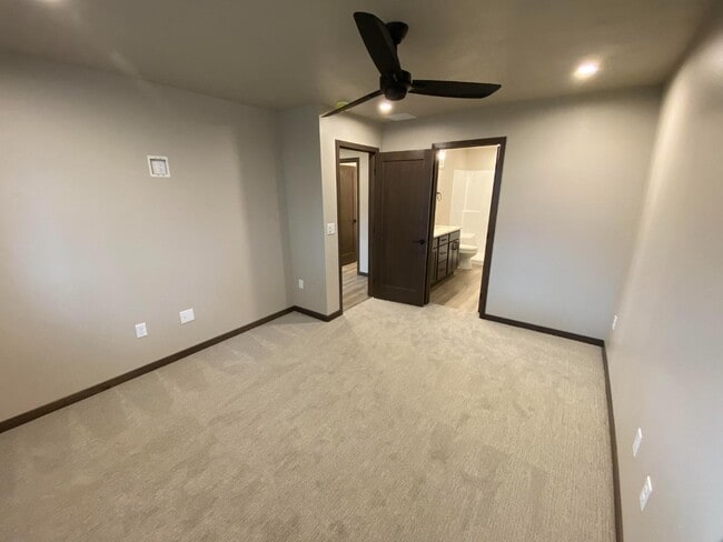 Building Photo - 218 S Elmwood Ave