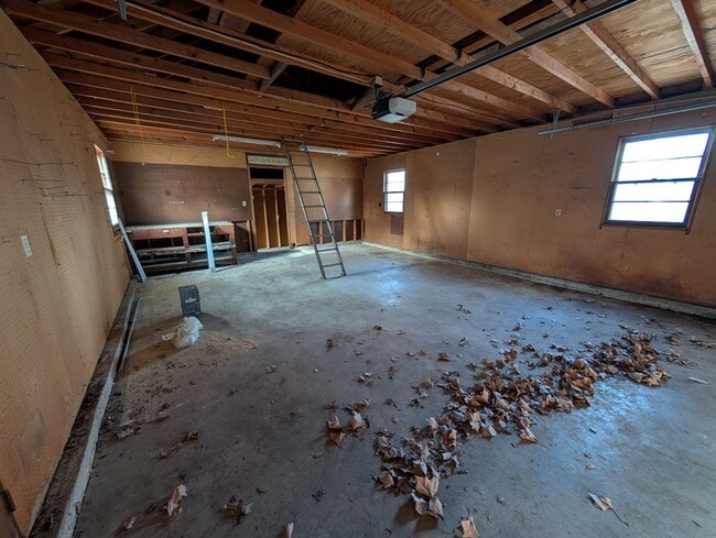 Building Photo - 1029 SW Webster Ave