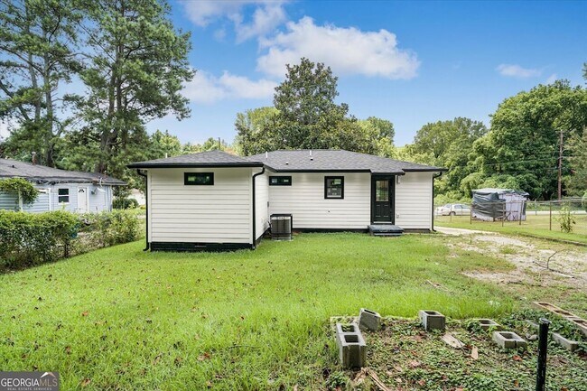 Building Photo - 2353 Clarissa Dr NW