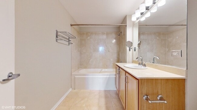 Building Photo - 210 S Desplaines St