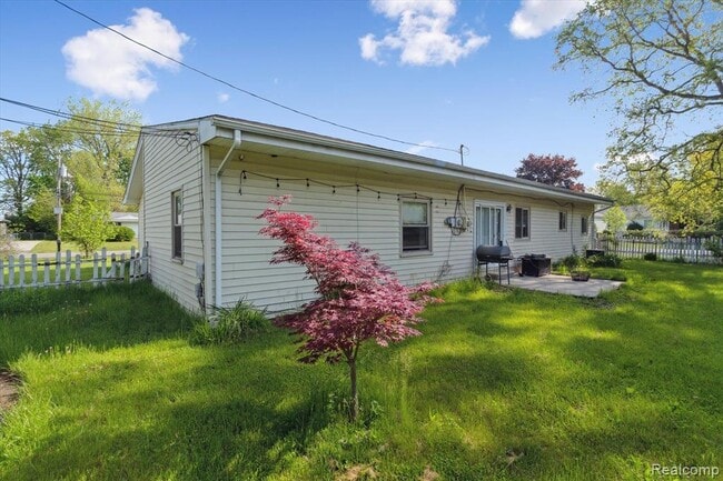 Building Photo - 500 Trombley Rd