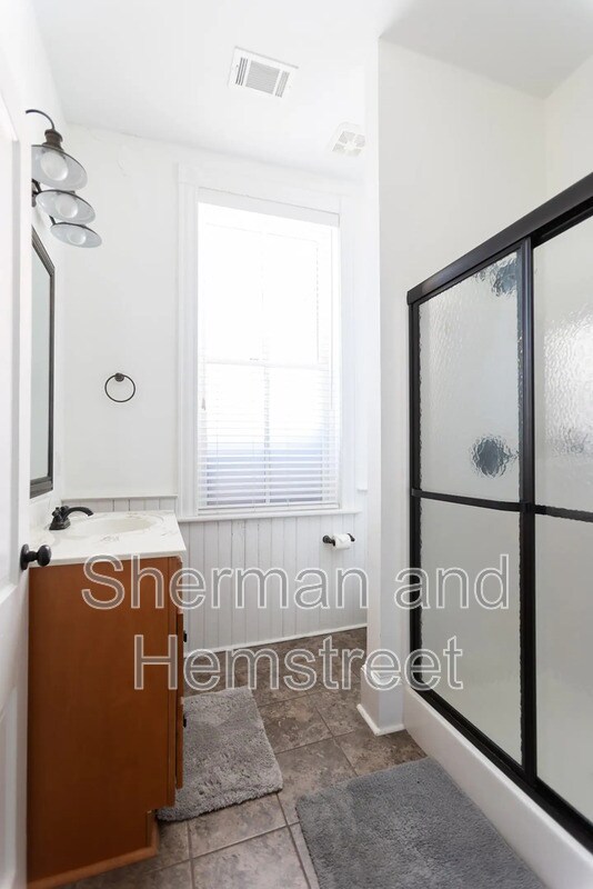 Building Photo - 215 Twelfth Street Apt B