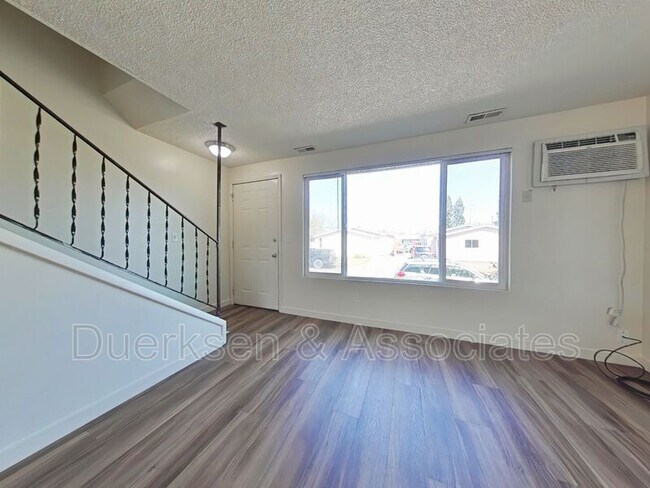 Building Photo - 942 21st Ave SW