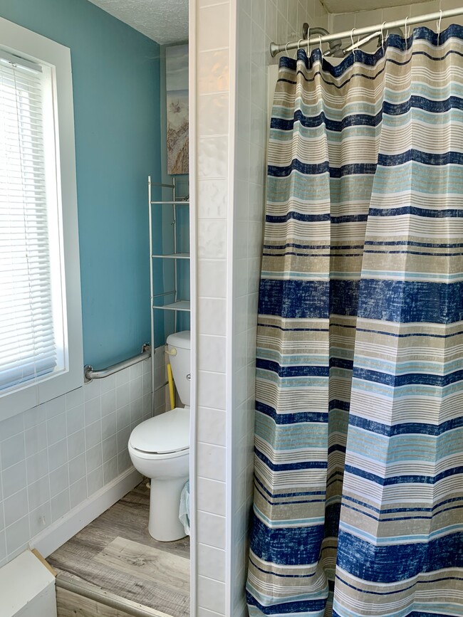 Bathroom - 2276 S M-37