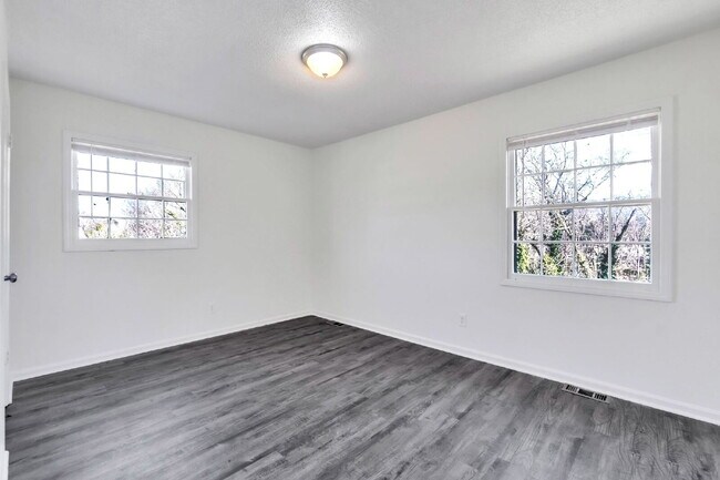 Building Photo - Spacious 4BR, 2BA Tri-Level Home with versatility and flexibility.  $1675 /mo rent***