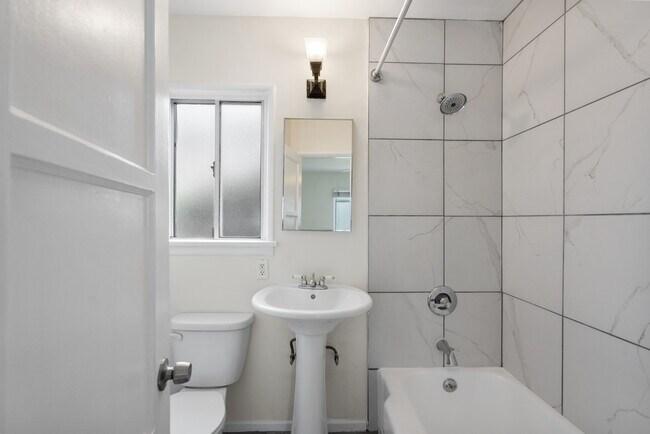 Building Photo - 4820 Inglewood Blvd