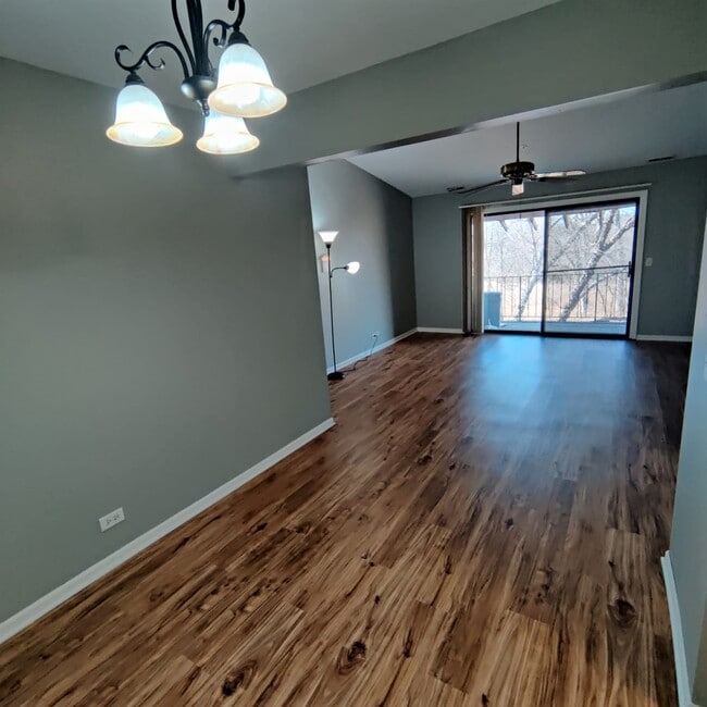 Building Photo - 21W581 North Ave