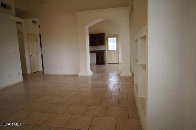 Building Photo - 456 Passmore Rd