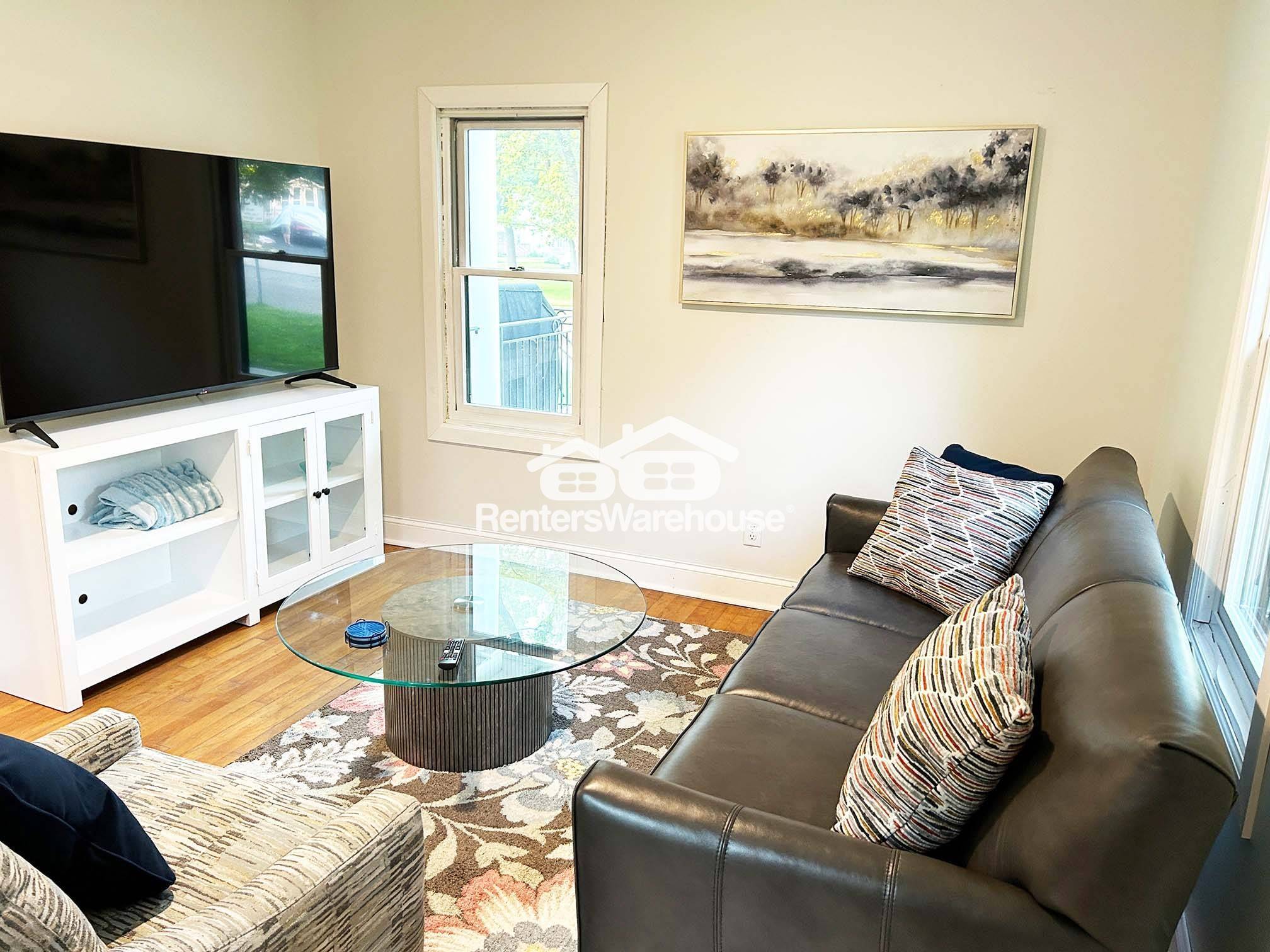 Building Photo - 304 Oak St