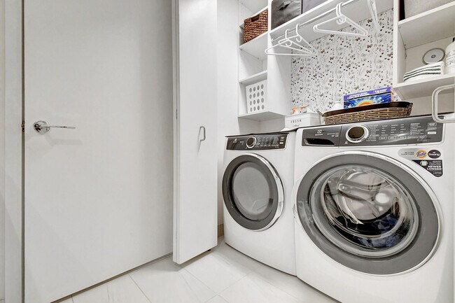 Building Photo - 1116 N Ocean Blvd