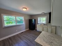 Building Photo - 2 Bedroom House