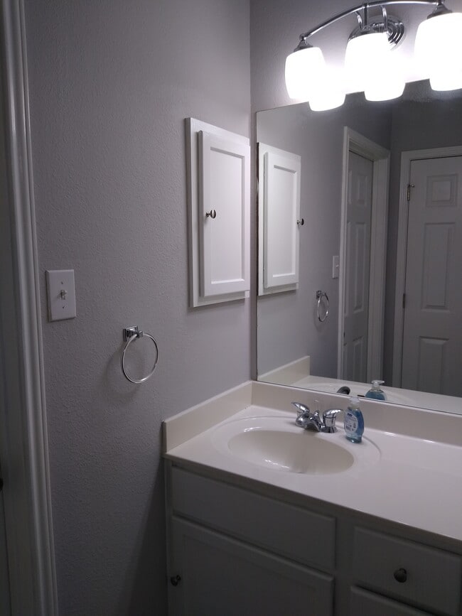 Building Photo - 10951 Mustang Spring