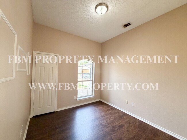 Building Photo - 1000 Short Line Blvd