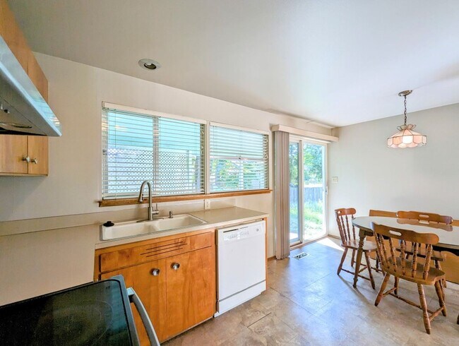 Building Photo - 3Bd/1.5Ba Kenmore House