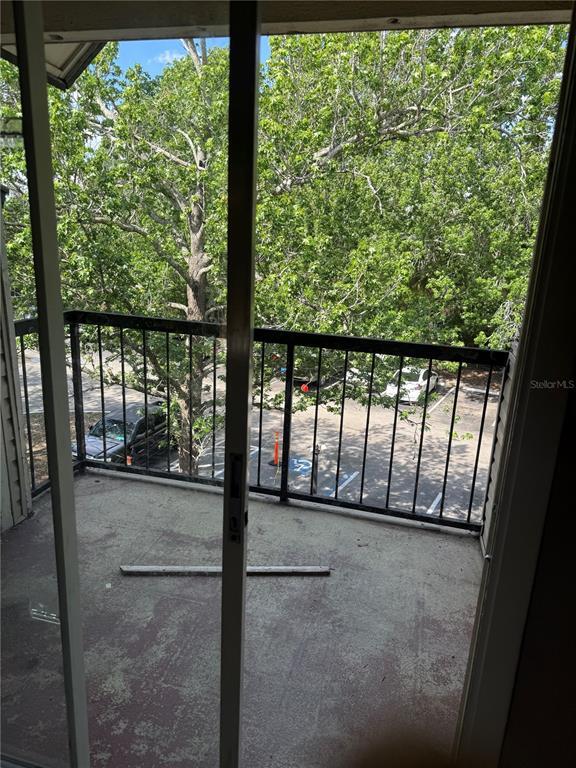 Building Photo - 1948 Lake Atriums Cir