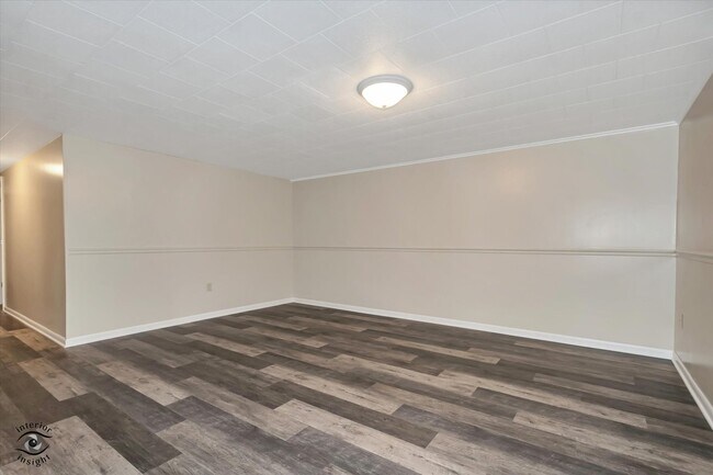 Building Photo - 644 S Calumet Ave