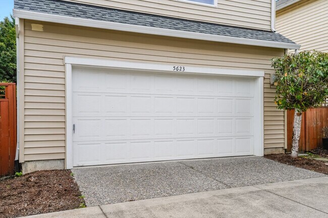 Building Photo - Beautiful 4 Bed, 3 Bath Rental Home in Hil...