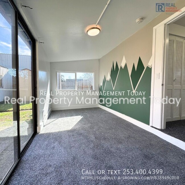 Building Photo - 330 1/2 4th St SE-