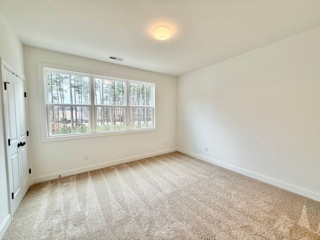 Building Photo - **OFFERING 1/2 OFF FIRST MONTH'S RENT** Newly Built 4BD, 3.5BA End-Unit Raleigh Townhome in a Gre...