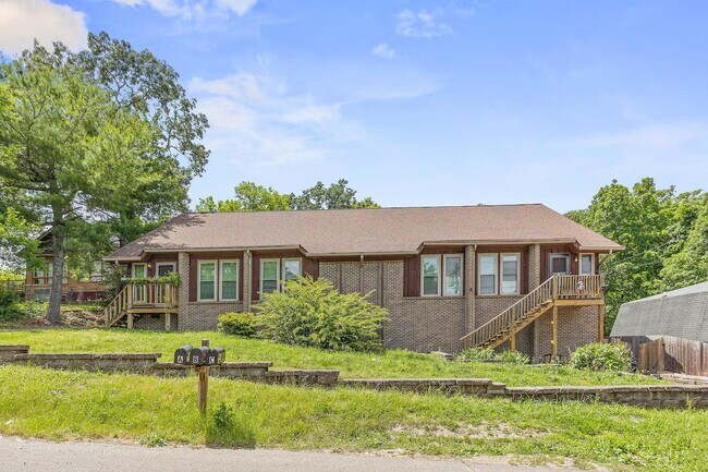 Building Photo - 817 Poindexter Ave