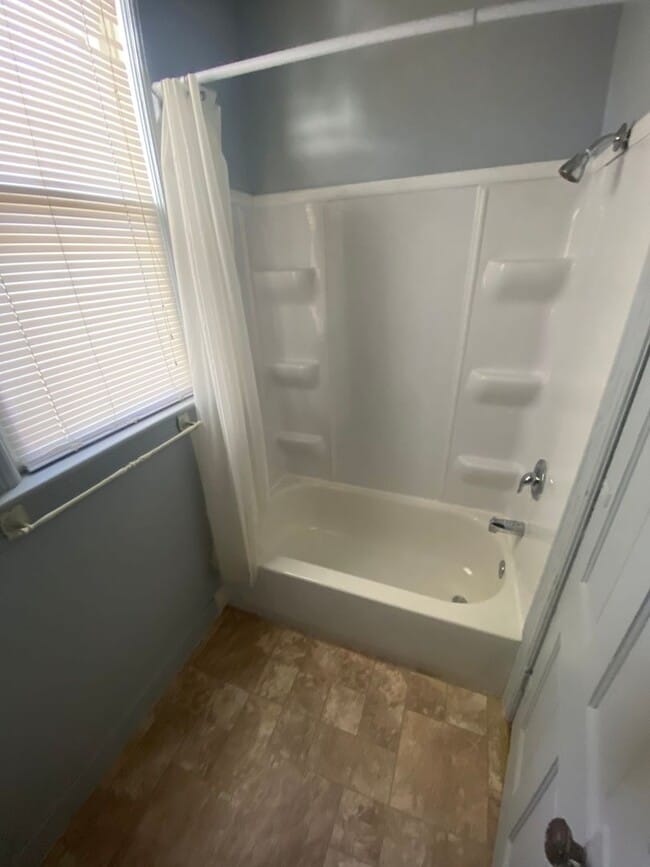 Building Photo - 1 Bedroom apartment