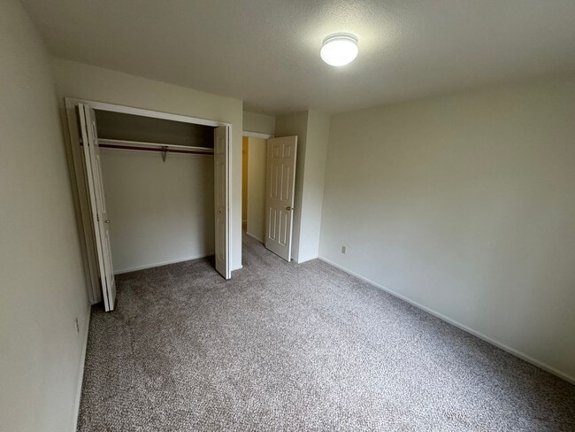 Building Photo - Single level home ~3 Bedroom ~ 2 bath House in Great Location with A/C