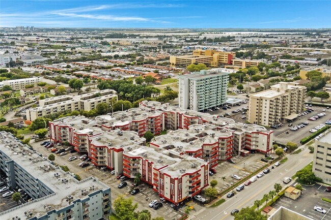 Building Photo - 1750 W 46th St