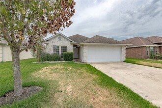 Building Photo - 906 Gardenia St
