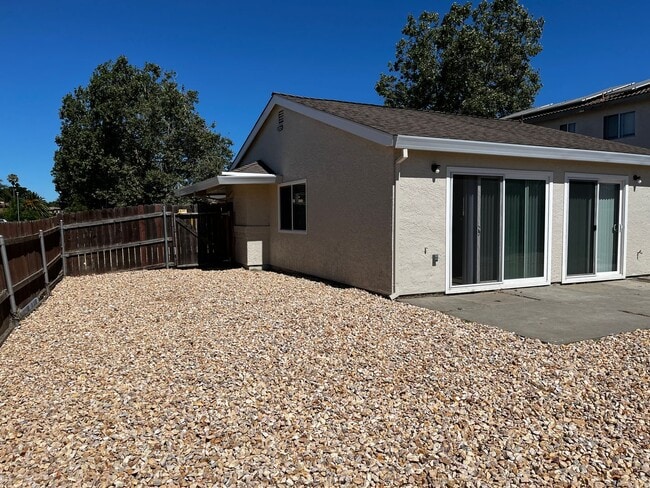 Building Photo - Newly Renovated 2 Bedroom , 1 Bath, 1600 S...