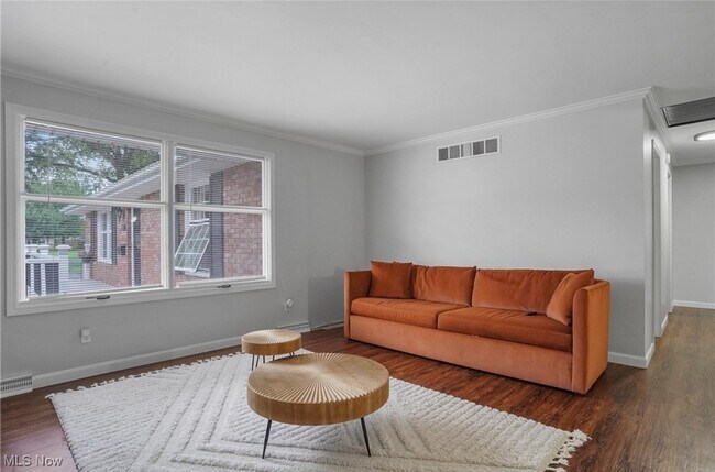 Building Photo - 321 Meadowbrook Ave