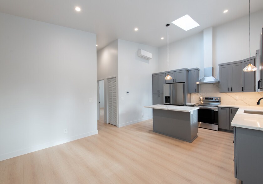 Building Photo - 2246 Morlan Dr