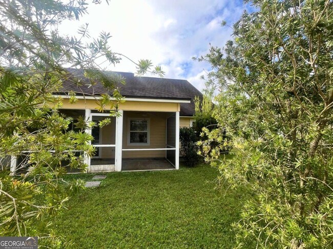 Building Photo - 303 Gary Cir