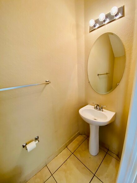 Building Photo - 3538 NW 29th Ct