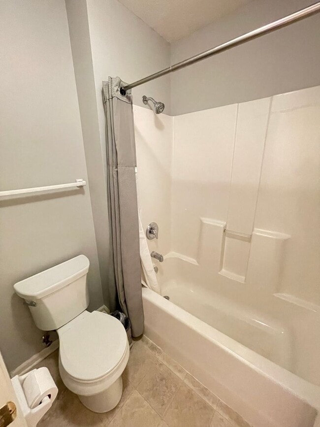 Building Photo - Beautiful 4 bed 2.5 bath 3000+sq ft