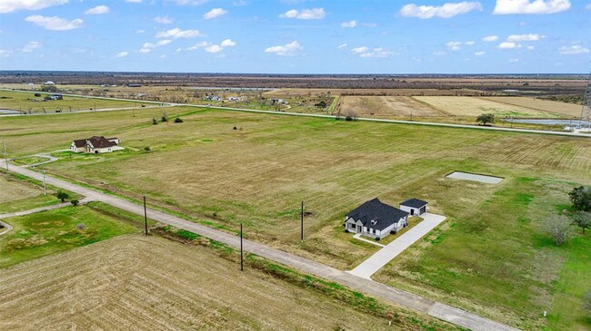 Building Photo - 395 Brahman Trail