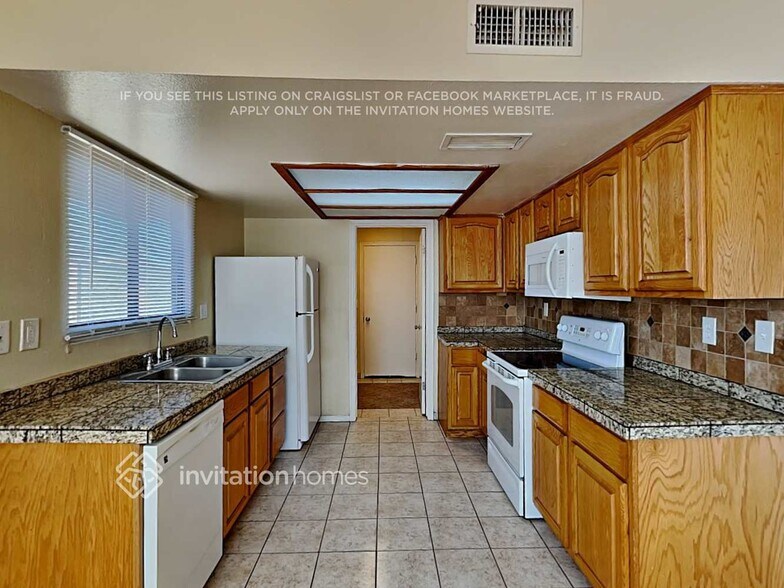 Building Photo - 7517 W Mercer Ln