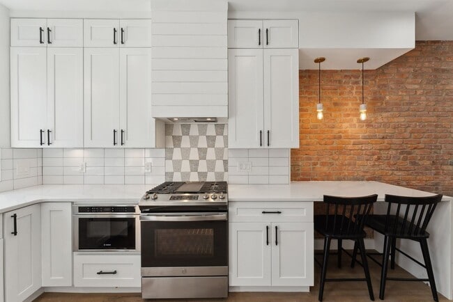 Building Photo - Capital Hill Rowhome