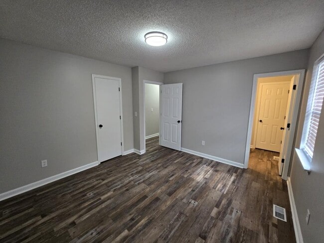 Building Photo - 301 N Broad St