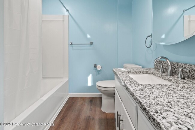 Building Photo - 724 Electric St