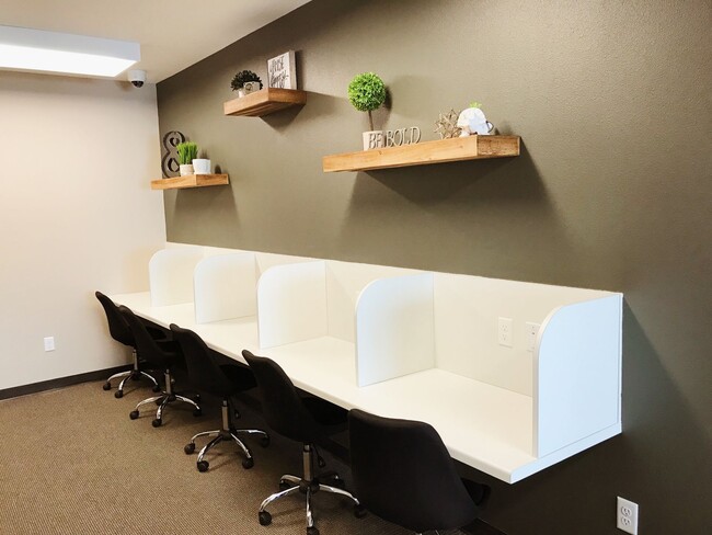 Building Photo - Live the U32 Lifestyle in this 4 Bedroom 2...